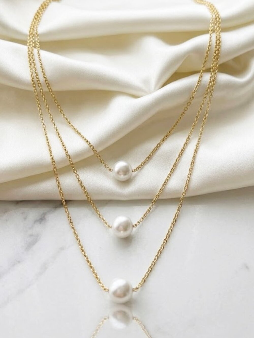 Ladies Triple Pearl Necklace